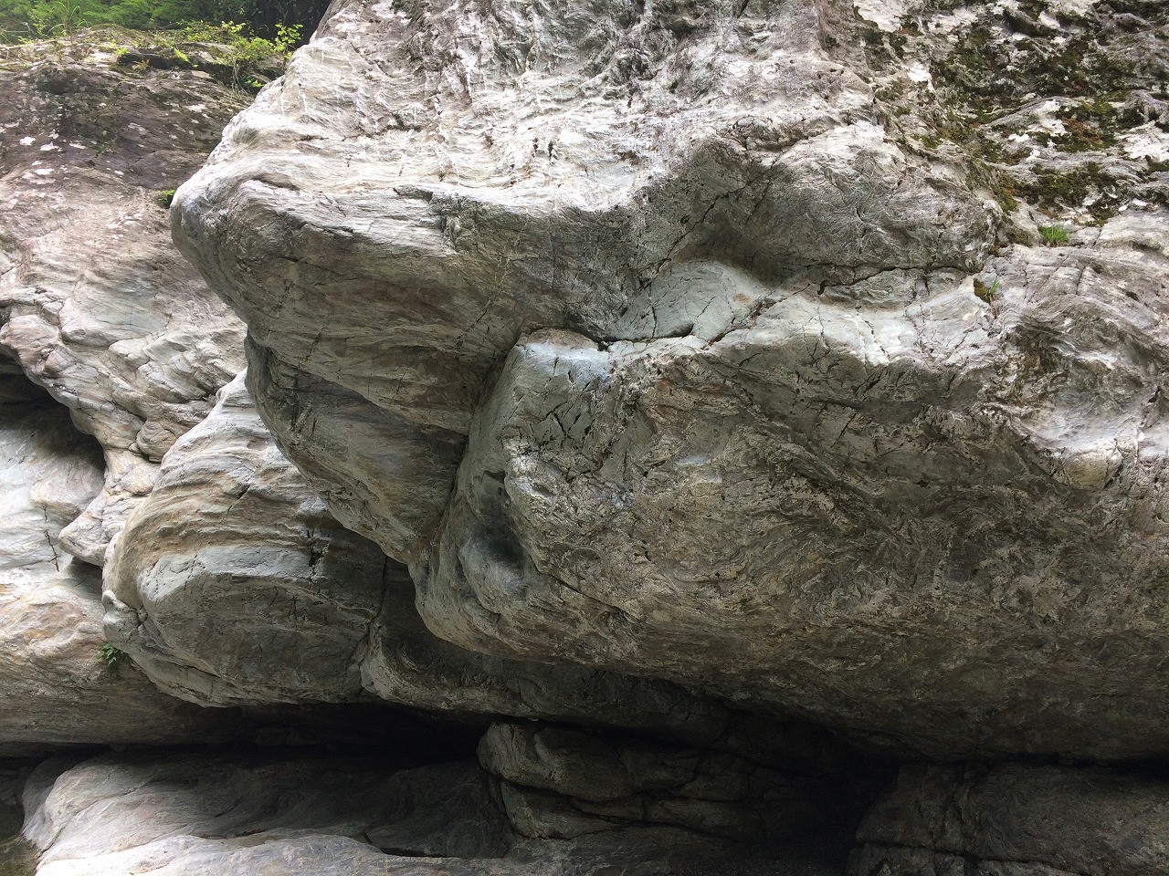 鳴滝の岩