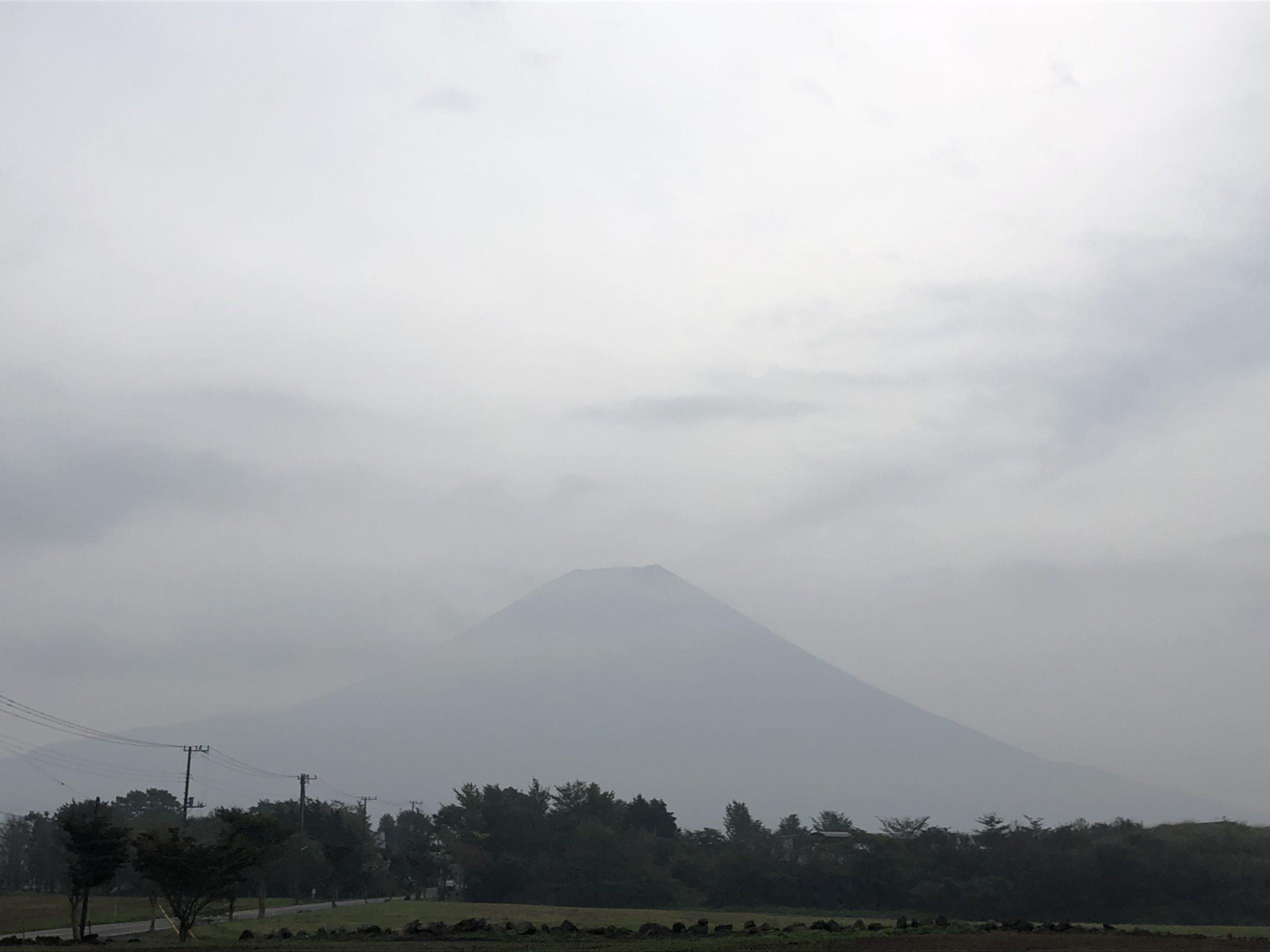 かろうじて見える富士山